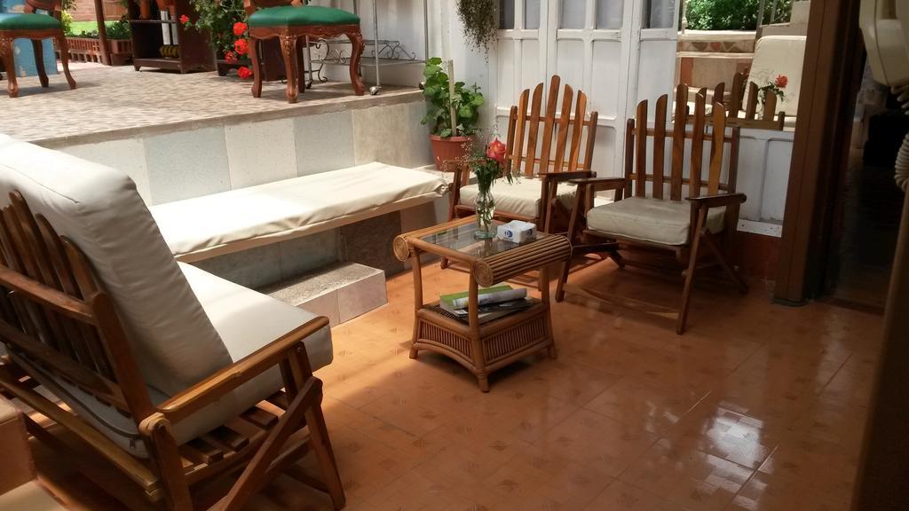 Hostal El Parque Tababela Kültér fotó