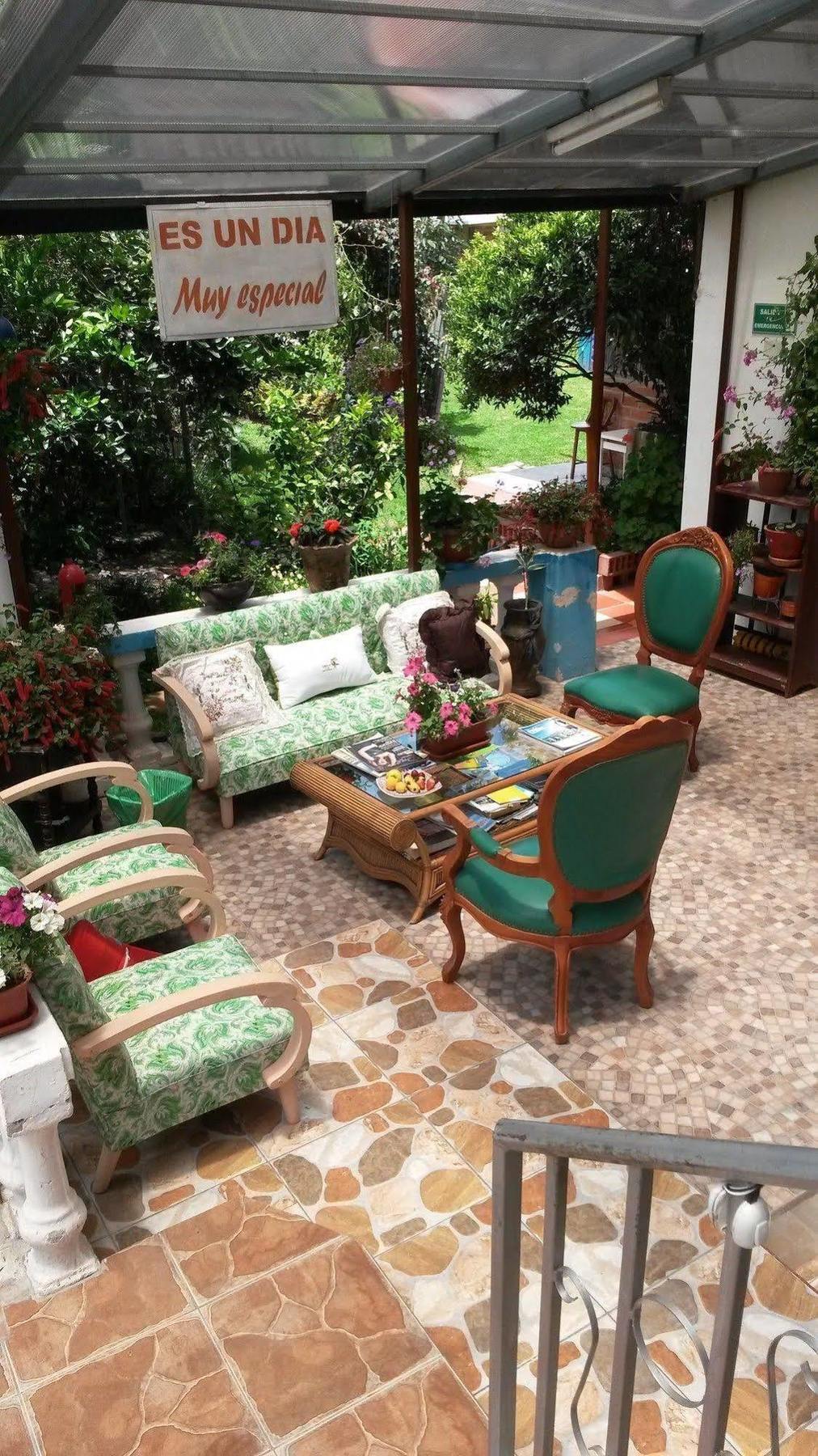 Hostal El Parque Tababela Kültér fotó